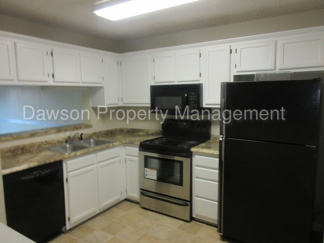 Building Photo - 1213 Maple Shade Ln