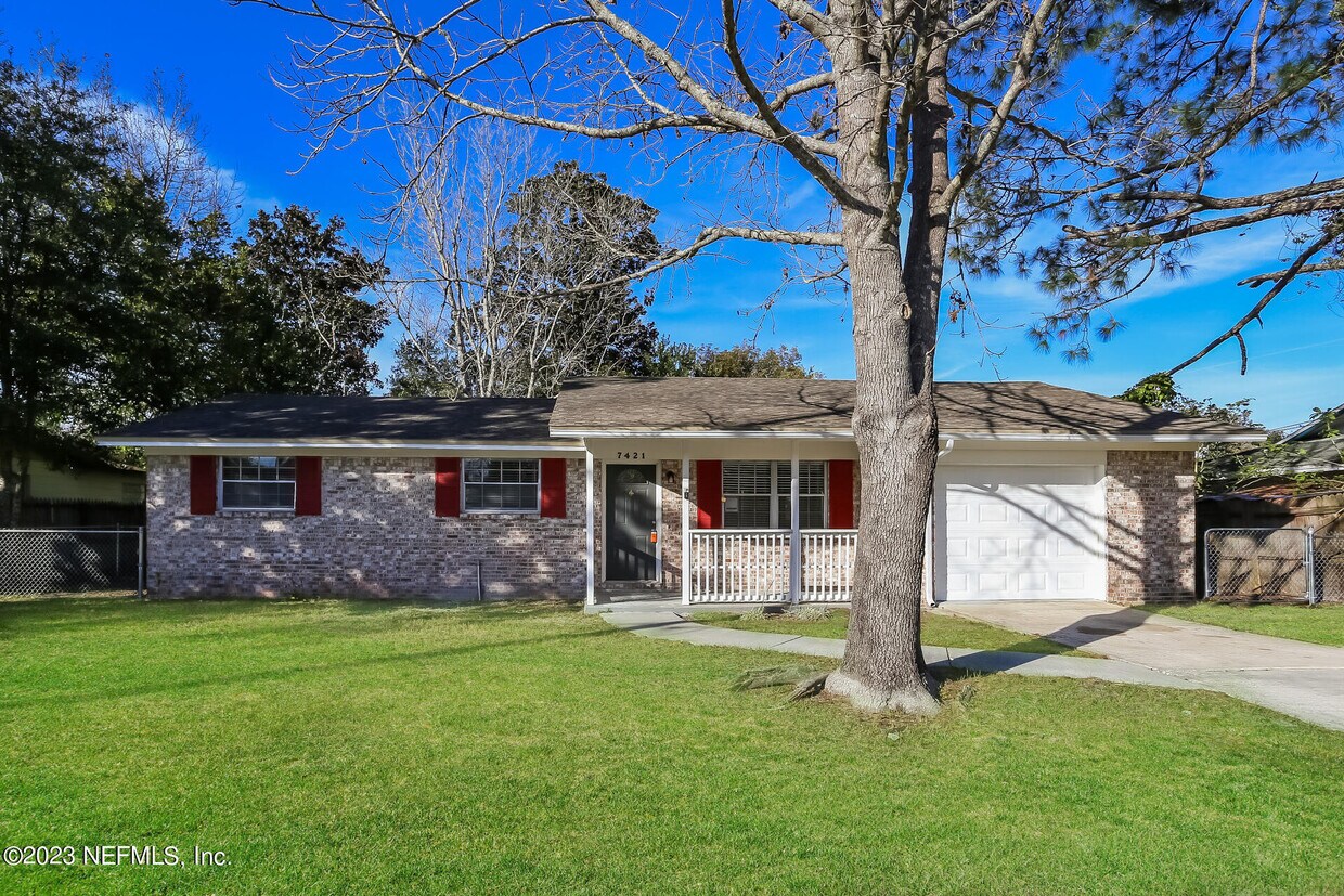 Foto principal - 7421 Deepwood Dr N