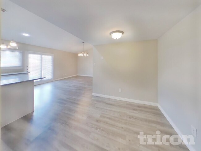 Building Photo - 496 Justice Dr