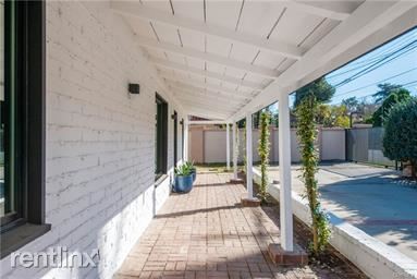 Building Photo - 3 br, 3 bath House - 22651 Oxnard St