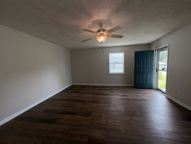 Foto del edificio - 2312 Creekwood Dr