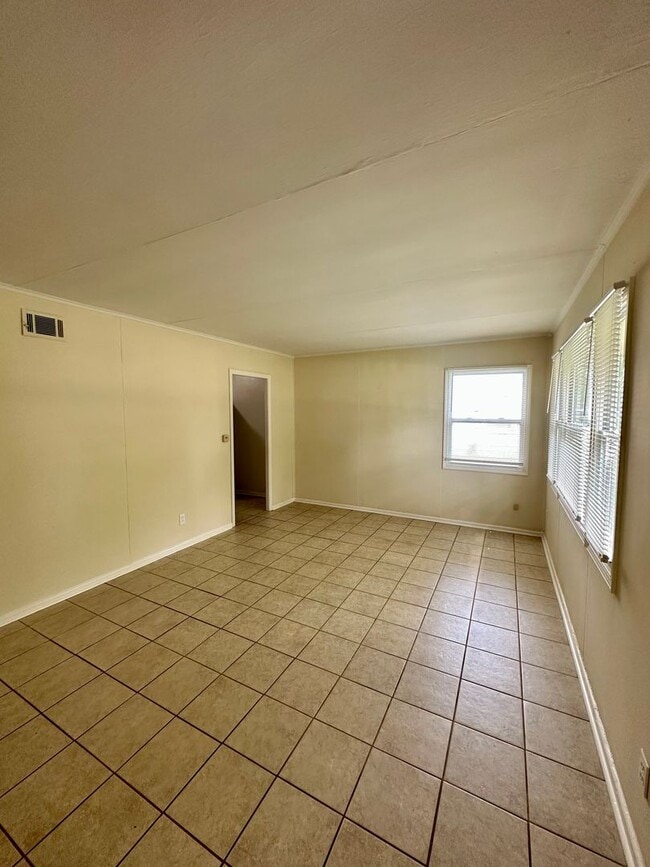 Photo - Renovated! Pre-Leasing for Fall 2026 3bd/2ba House