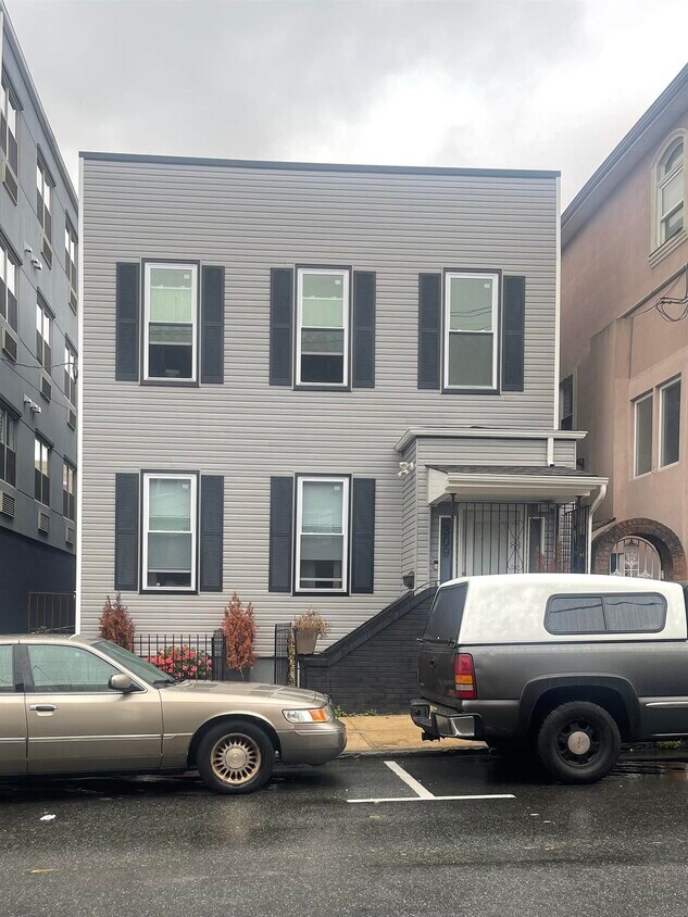 Primary Photo - 309 70th St