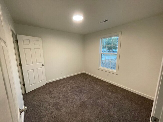 Foto del edificio - 1700 Norwood Dr N