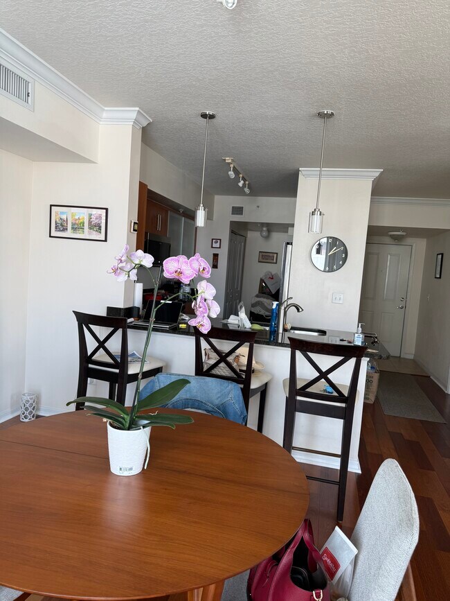 Foto del edificio - 600 S Dixie Hwy