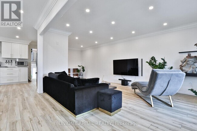 Building Photo - 21 Avon Crescent