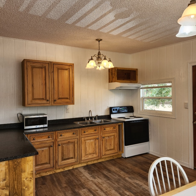 Building Photo - 919 W Lorraine Ave