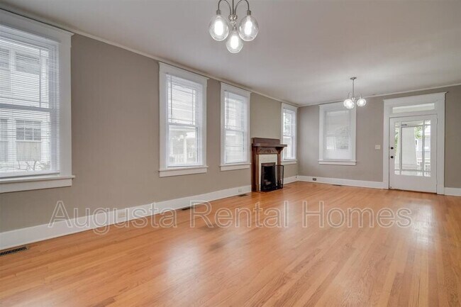 Foto del edificio - 933 Russell St