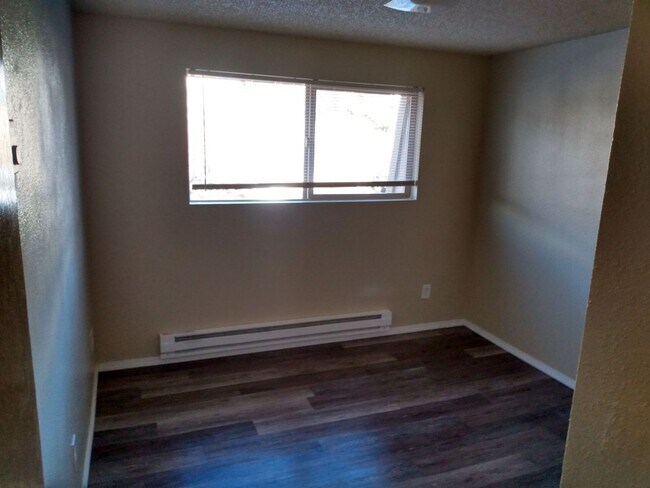 Foto del edificio - 1 bedroom 1 bathroom upstairs apartment - Granvue Apartments