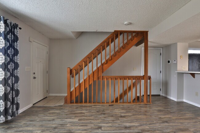 Building Photo - 5256 Redmond Ct