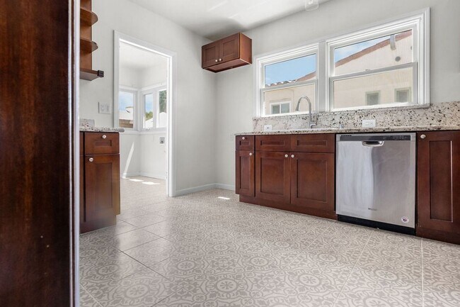 Foto del edificio - Wood Street Charmer - 3 Bed / 2 bath (Front House)