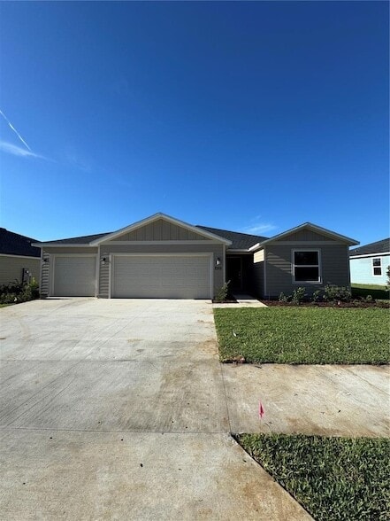 Building Photo - 4220 SW 82nd Ln