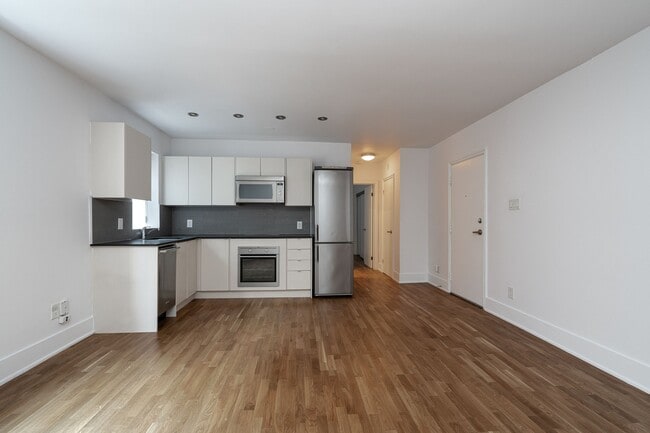 Building Photo - 81 Isabella St