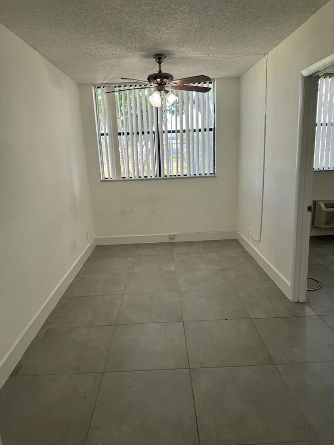 Foto del edificio - 2501 Riverside Dr