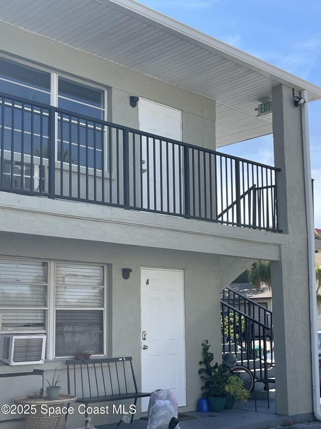 Foto del edificio - 6100 Ridgewood Ave