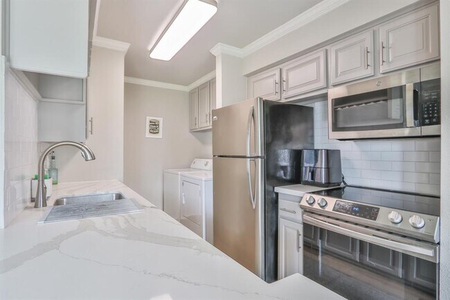 Building Photo - 114 Yacht Club Ln