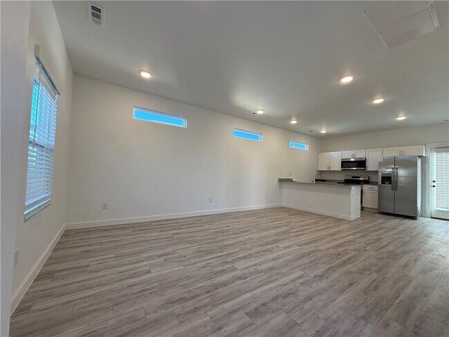 Foto del edificio - 1051 States Ave