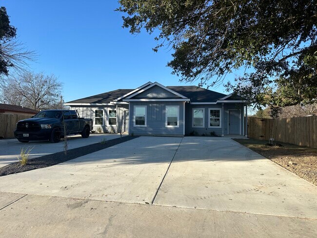Front - 810 E Baxter St