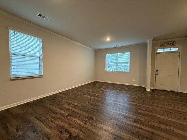 Building Photo - Beautiful and Spacious 5BR 4.5BA Home w/ Full Appliance Kitchen • Garage in Fairburn