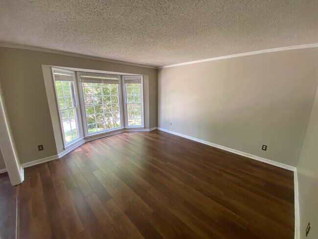 Building Photo - 470 Silver Pine Trl