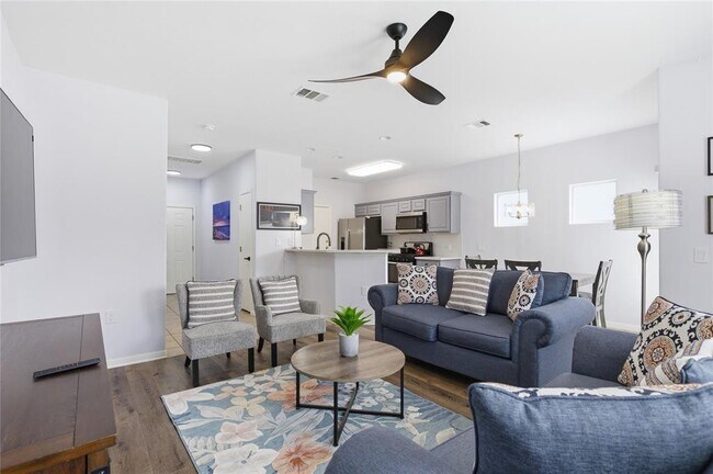 Foto del edificio - 7510 Lazy Creek Dr