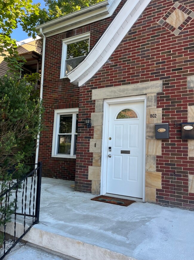 Building Photo - 802 Gaskill Ave