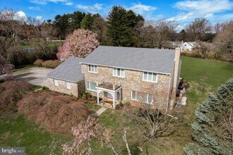 Building Photo - 1530 Briar Hill Rd