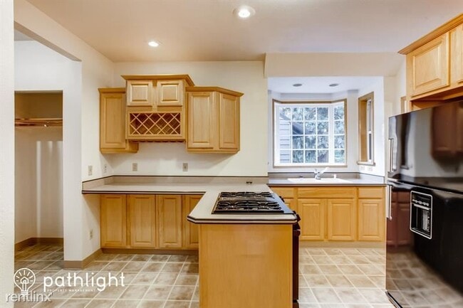 Building Photo - 4 br, 2 bath House - 8100 SW 71st Ave
