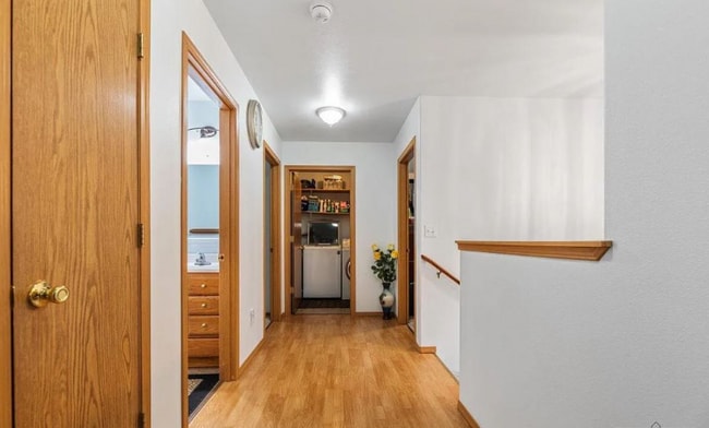 Building Photo - 1631 W Vaunda Ave