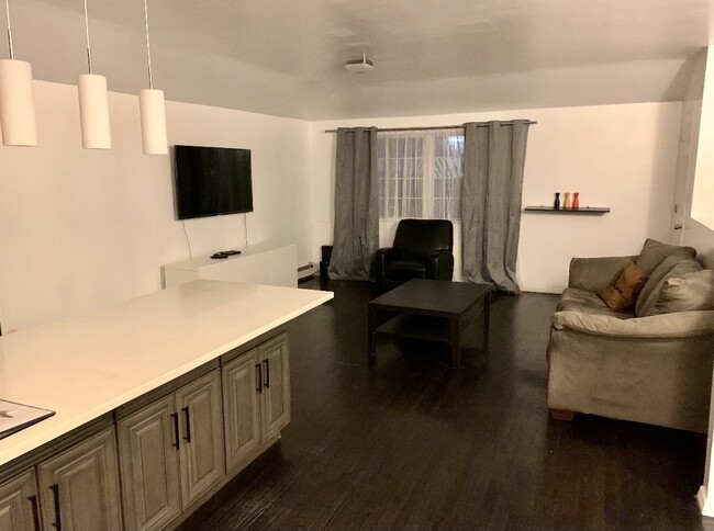 Foto del edificio - 1132 Loring Ave