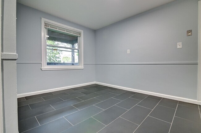 Building Photo - 15 Langley Cir