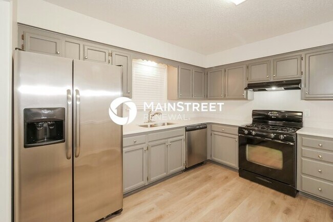 Building Photo - 3 Bedroom Pet-Friendly Home in BLUE SPRING...