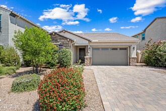Building Photo - 884 E Ladbroke Way