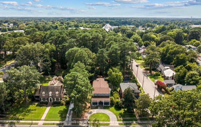 Foto del edificio - 620 Falls Rd