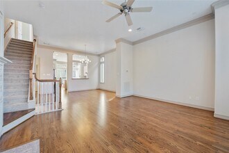 Building Photo - 1515 Hyde Park Blvd