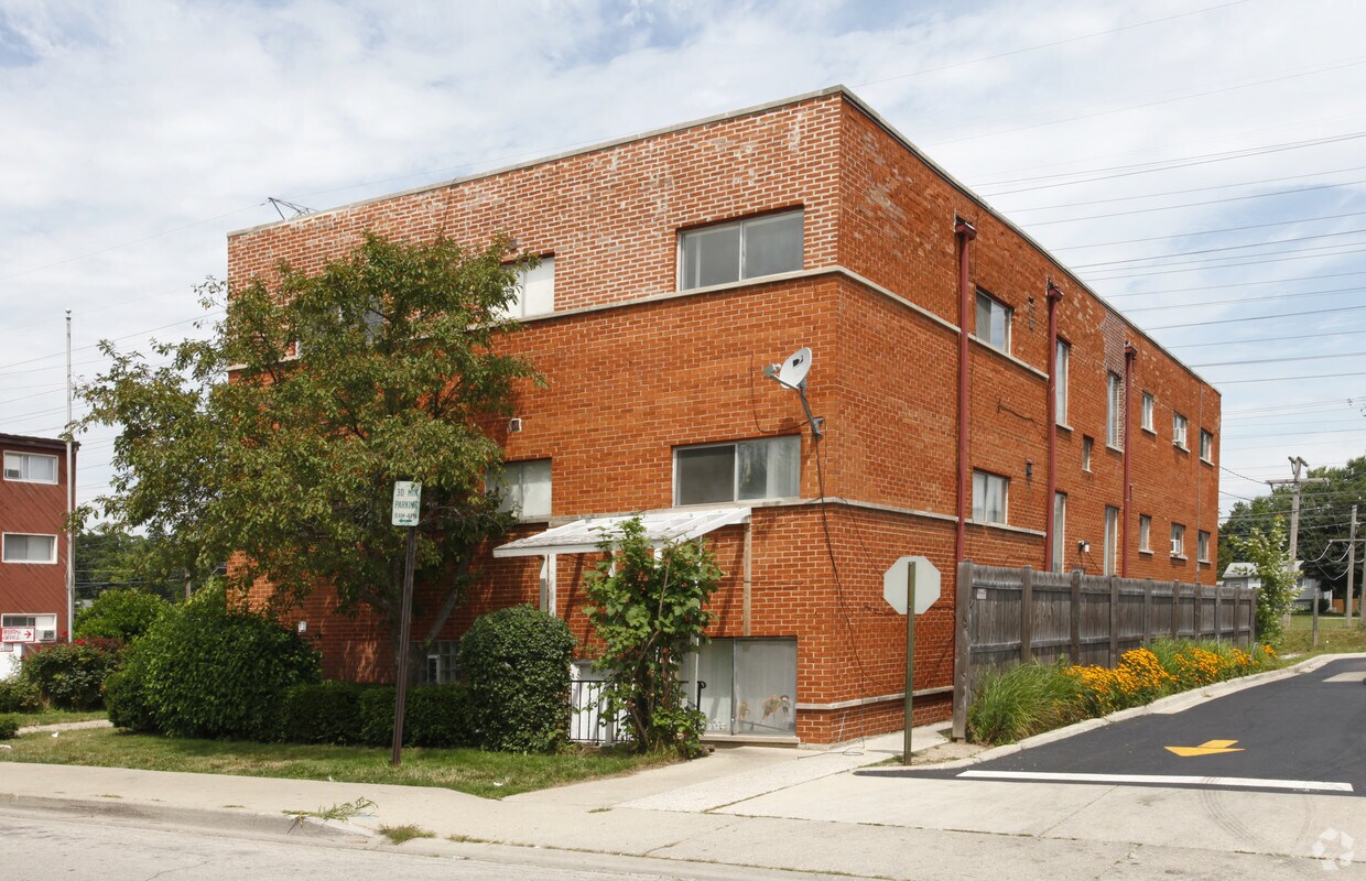 Building Photo - 1920-2000 Williamsburg Dr