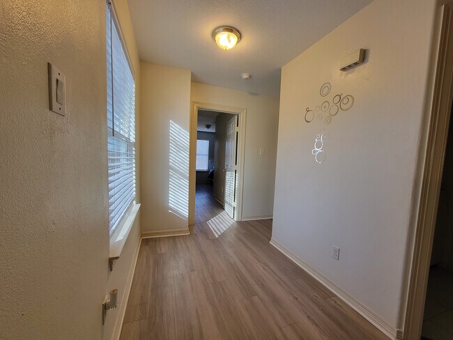 Building Photo - 3807 Lydia St