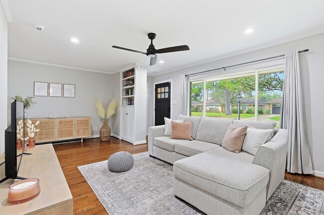 Foto del edificio - 2015 Woodcrest Dr