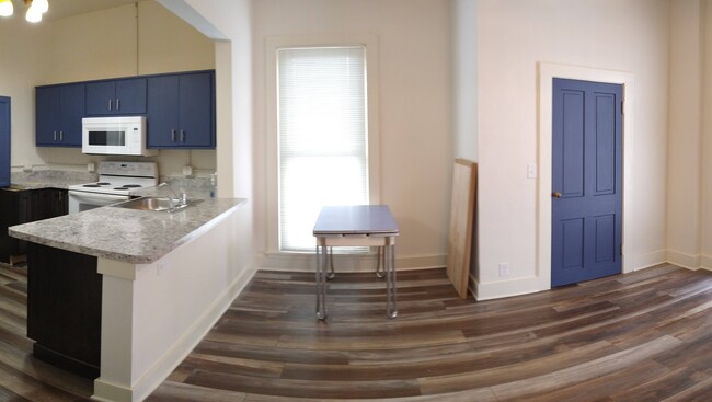 Kitchen to L, dining nook - 106 S 16th St