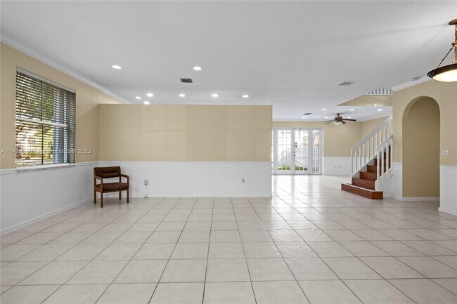 Building Photo - 7631 Oak Grove Cir