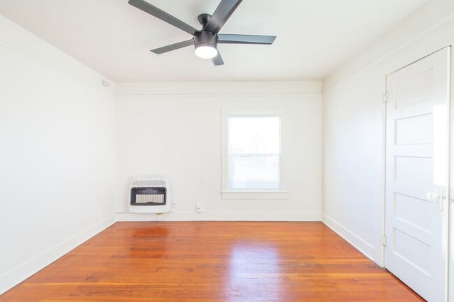 Building Photo - Charming 1-Bed/1-Bath Corner Unit One Block from the Heart of Barrio Logan!