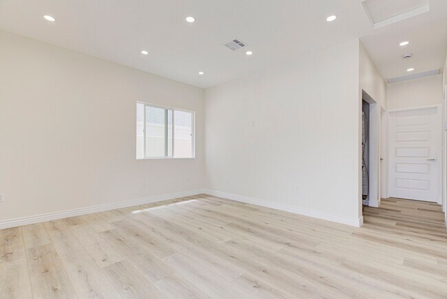 Foto del edificio - 20504 Lull St