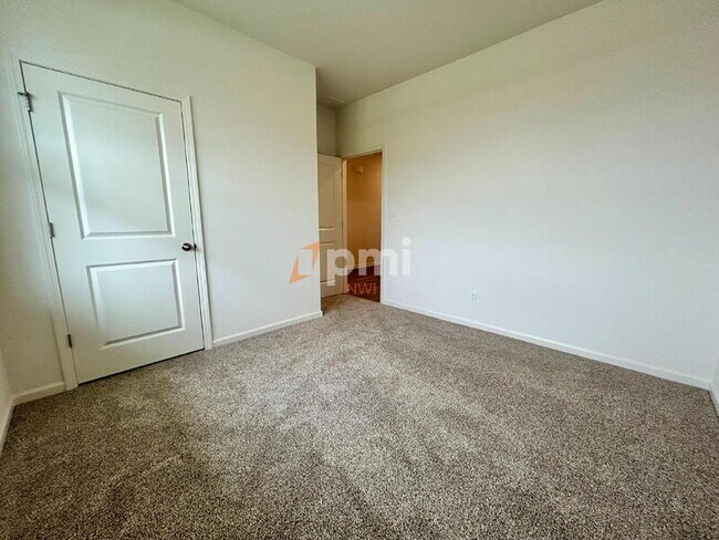 Building Photo - 10360 Blaine St