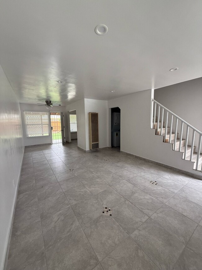 Building Photo - 10408 Edison Way