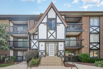 Building Photo - 13620 Lamon Ave
