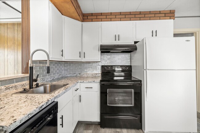 Foto del edificio - 1515 Longwood Dr