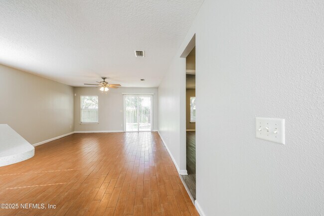 Foto del edificio - 121 Buck Run Way