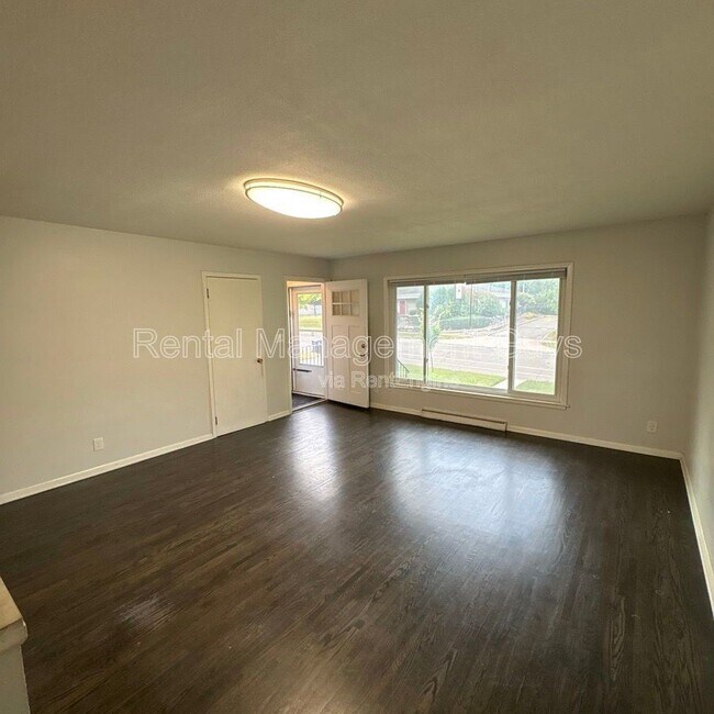 Foto del edificio - 2059 Burns Ave