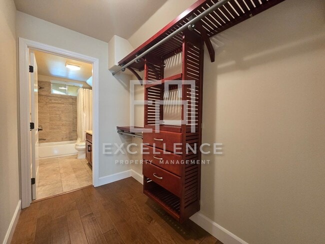 Foto del edificio - 3/3.5 Townhouse with 2 Car Garage, 2 Maste...