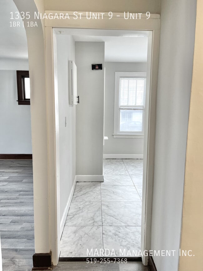 Building Photo - SPACIOUS AND UPDATED 1 BED 1 BATH - WALKERVILLE  PLUS HYDRO